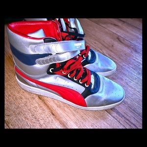 PUMA SNEAKERS SIZE 12. PRICE TO SELL FAST